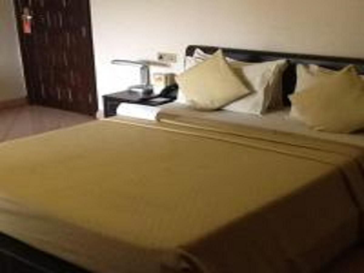 M Plaza Hotel Accra Bagian luar foto