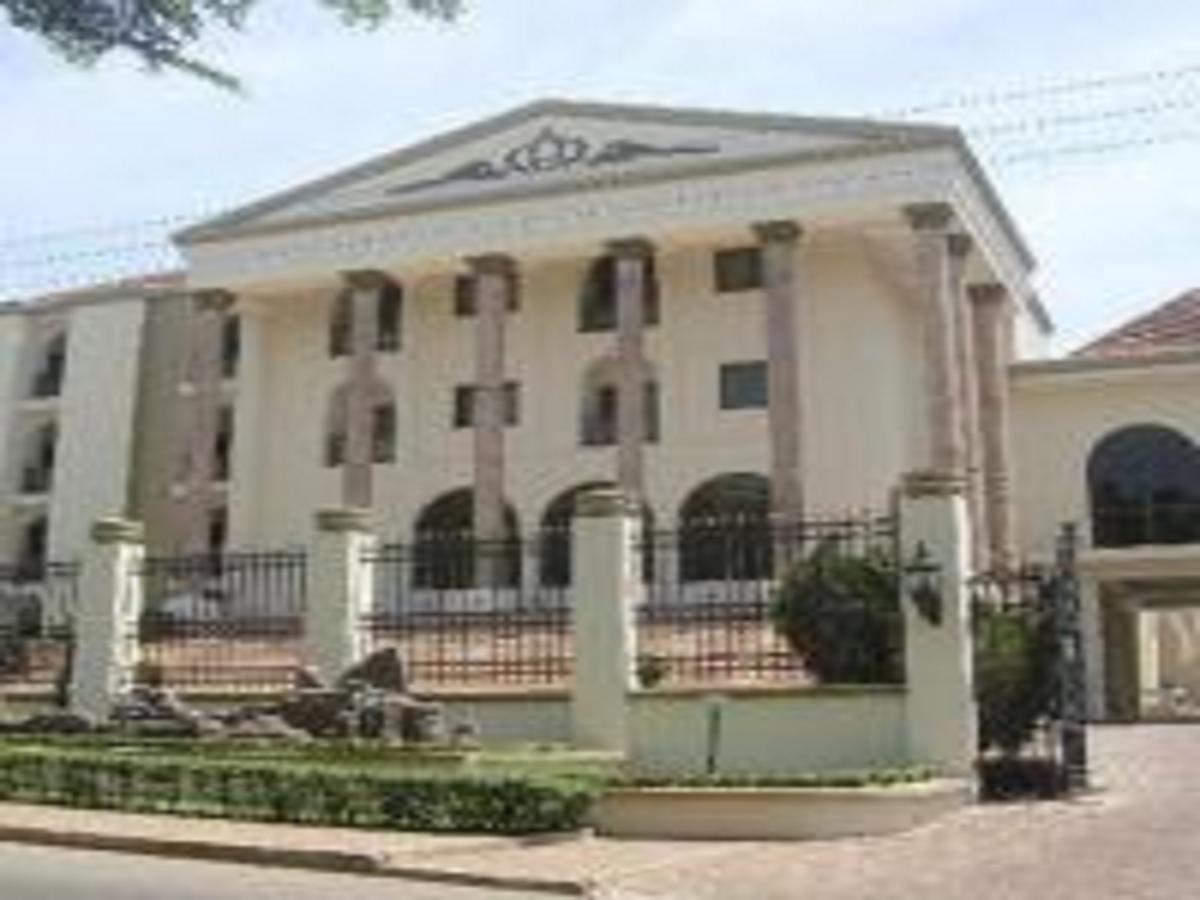 M Plaza Hotel Accra Bagian luar foto