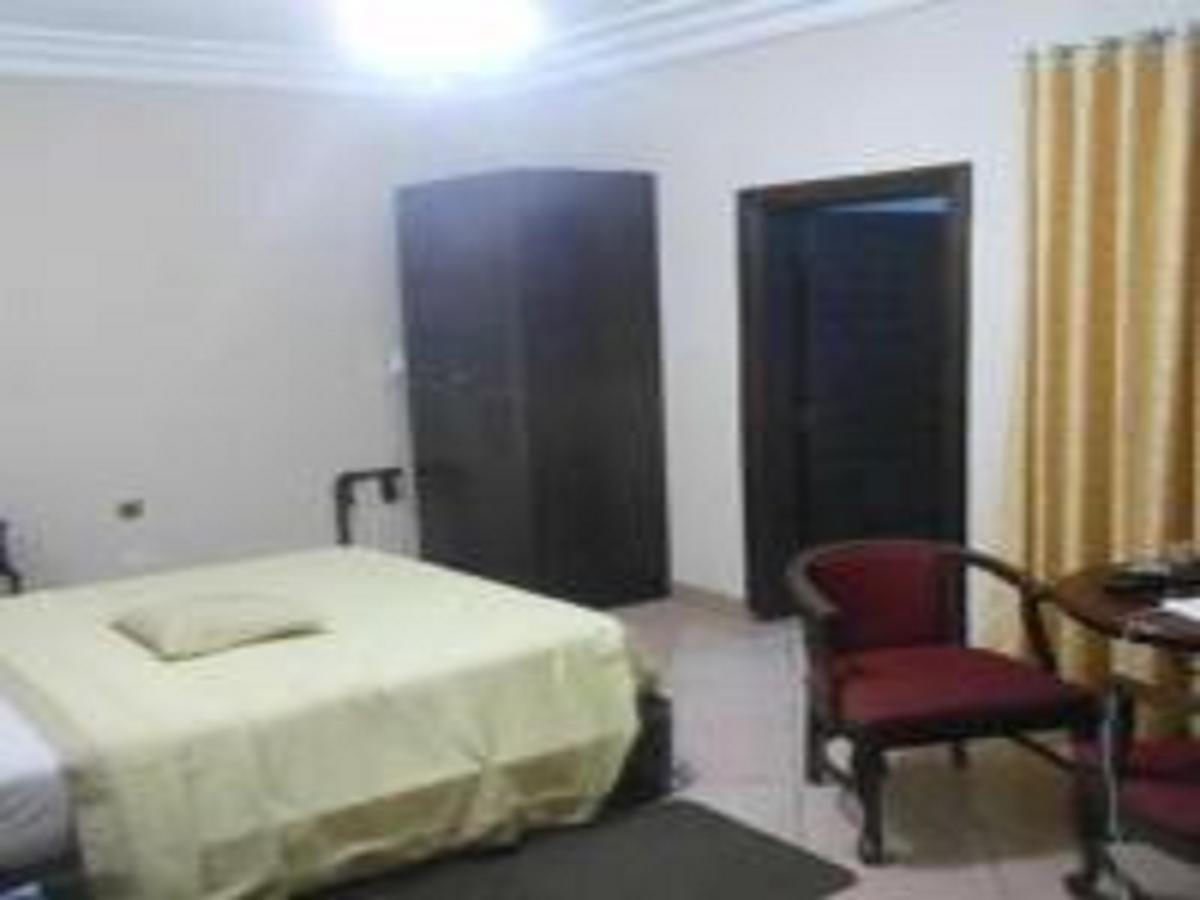 M Plaza Hotel Accra Bagian luar foto
