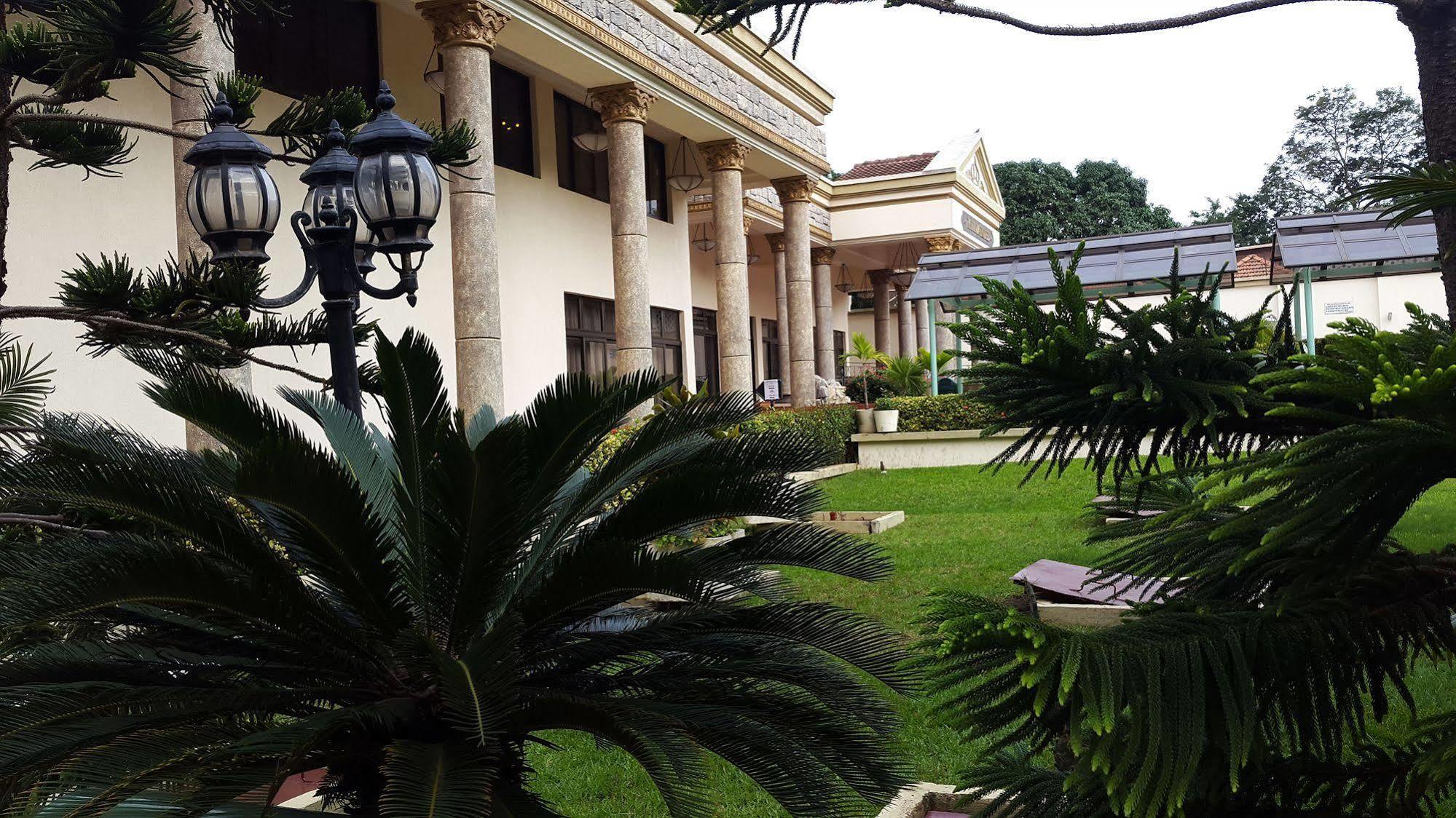 M Plaza Hotel Accra Bagian luar foto